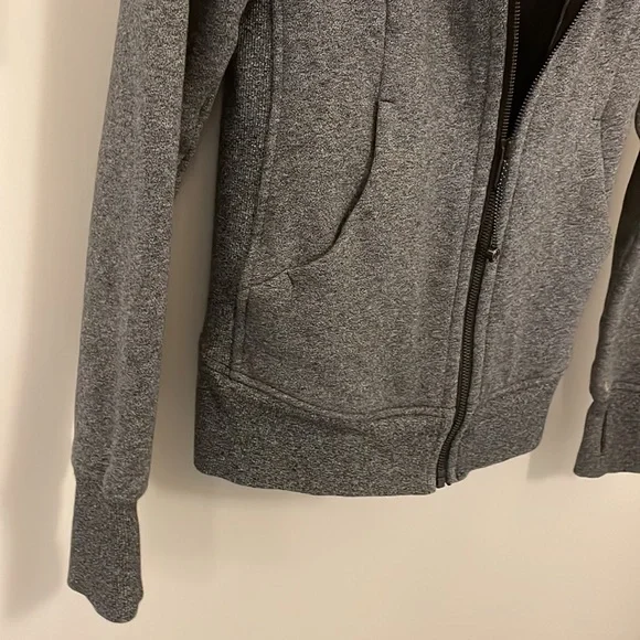 Lululemon Scuba gray full zip Great condition. Womens size 6 - Picture 8 of 9